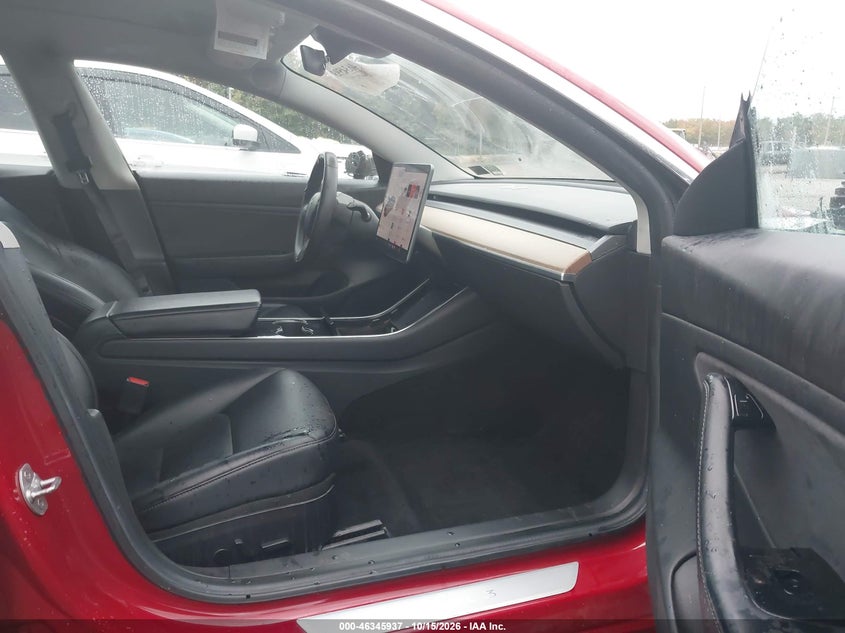 TESLA MODEL 3 - zdjęcie 5