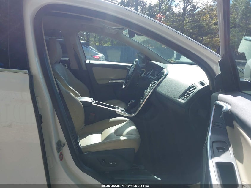 2016 VOLVO XC60 VIN YV449MRKXG2890683 — фото 5