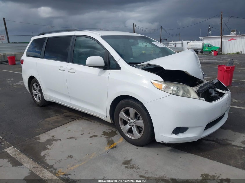 TOYOTA SIENNA 2015, VIN 5TDKK3DC5FS654510