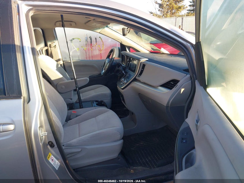 TOYOTA SIENNA - zdjęcie 5
