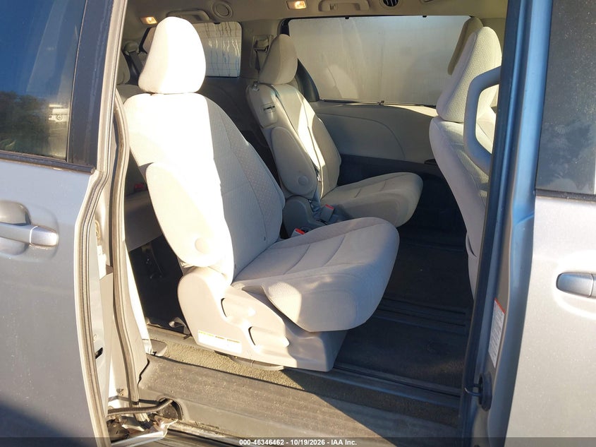 TOYOTA SIENNA - zdjęcie 8