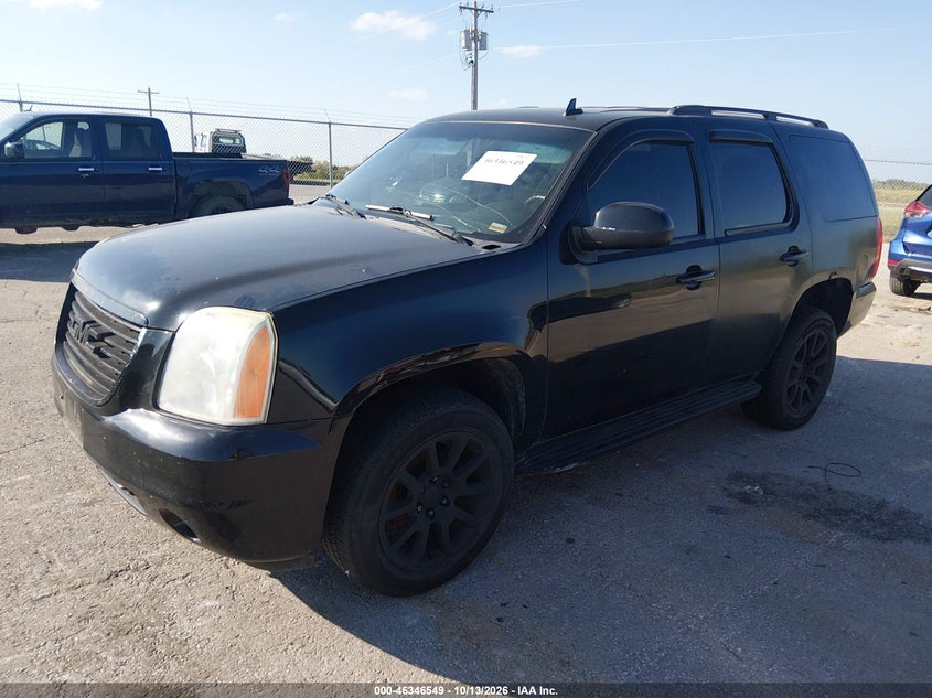 2012 GMC YUKON SLE · Photo 2