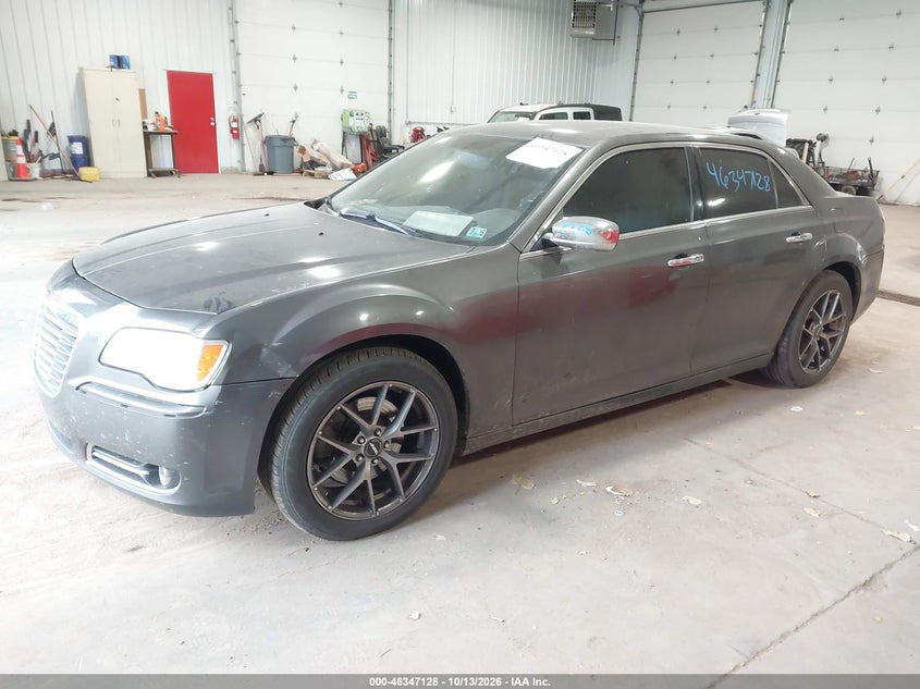 2013 Chrysler 300C Awd, Правый бок, IAAI, VIN 2C3CCAKT0DH543193 — фото 2