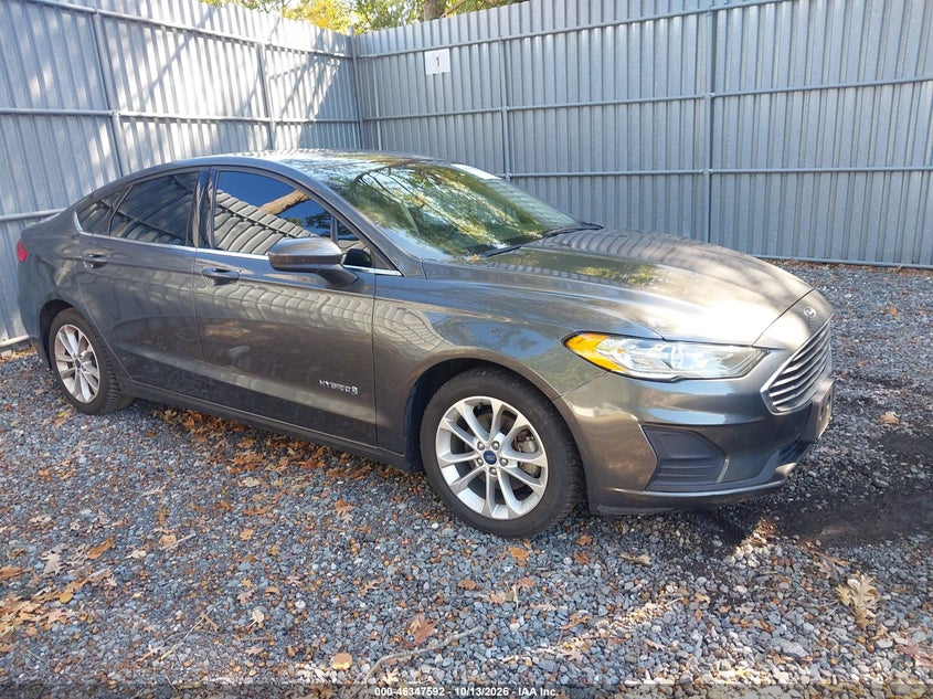 Vin: 3fa6p0lu0kr110978, lot: 46847858, ford fusion hybrid se 2019 img_1