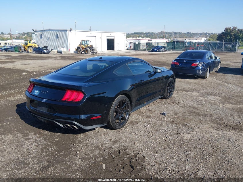 FORD MUSTANG - zdjęcie 4