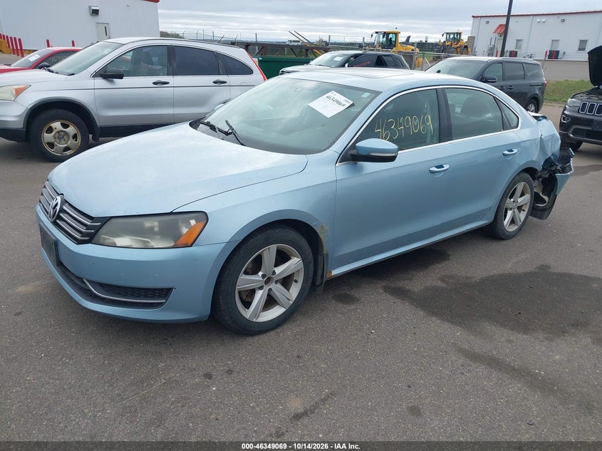 2013 Volkswagen Passat 2.5L Se, Удар сзади, IAAI, VIN 1VWBH7A3XDC039554 — фото 2