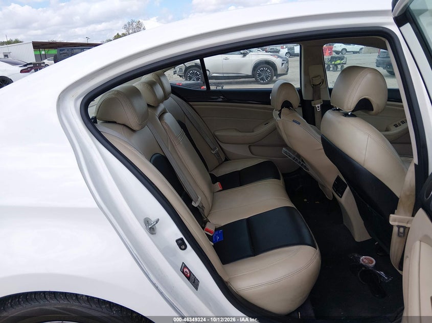 2015 KIA CADENZA PREMIUM · Photo 8
