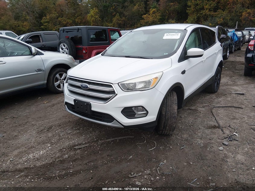 Vin: 1fmcu9gd2huc68370, lot: 46849880, ford escape se 20172