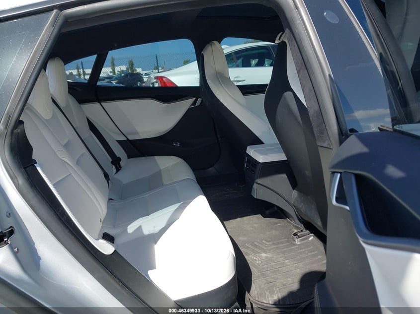 TESLA MODEL S - zdjęcie 8