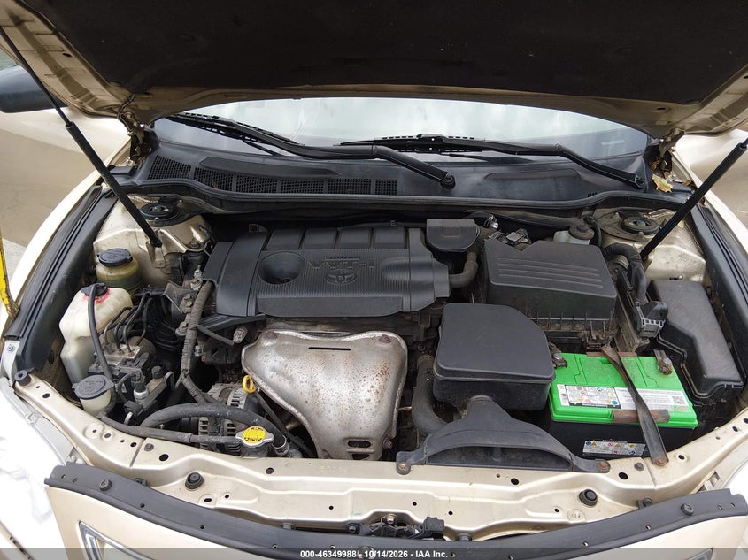 2011 TOYOTA CAMRY LE · Фото 10