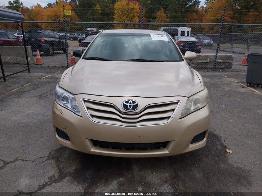 2011 TOYOTA CAMRY LE · Фото 12
