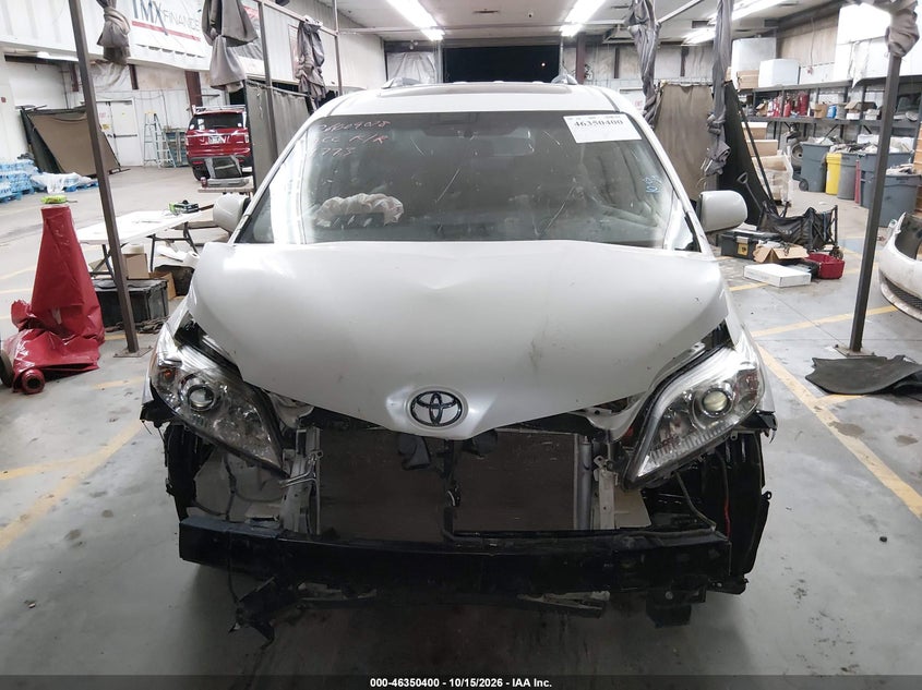 TOYOTA SIENNA - zdjęcie 13