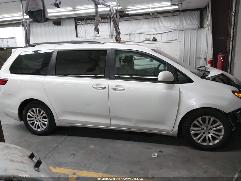 TOYOTA SIENNA - zdjęcie 14