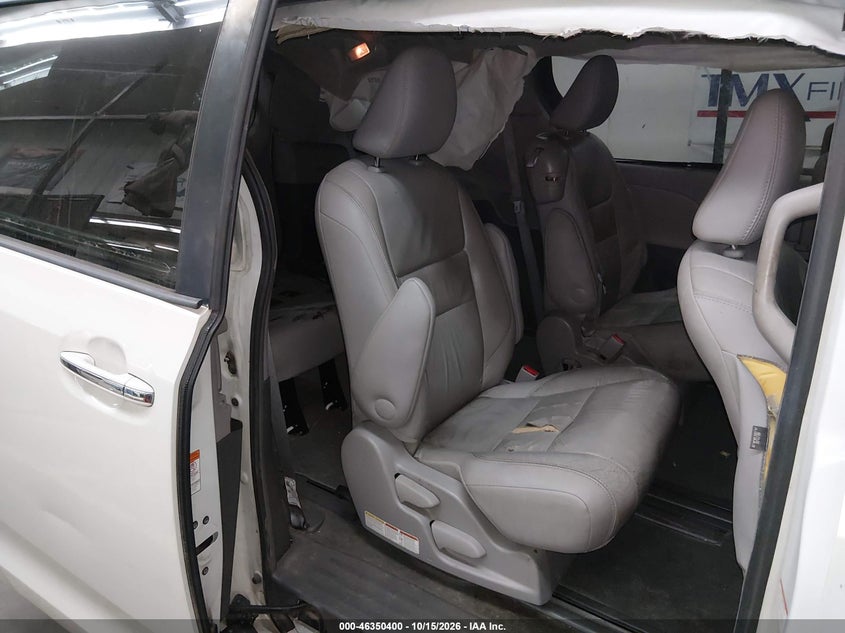 TOYOTA SIENNA - zdjęcie 8