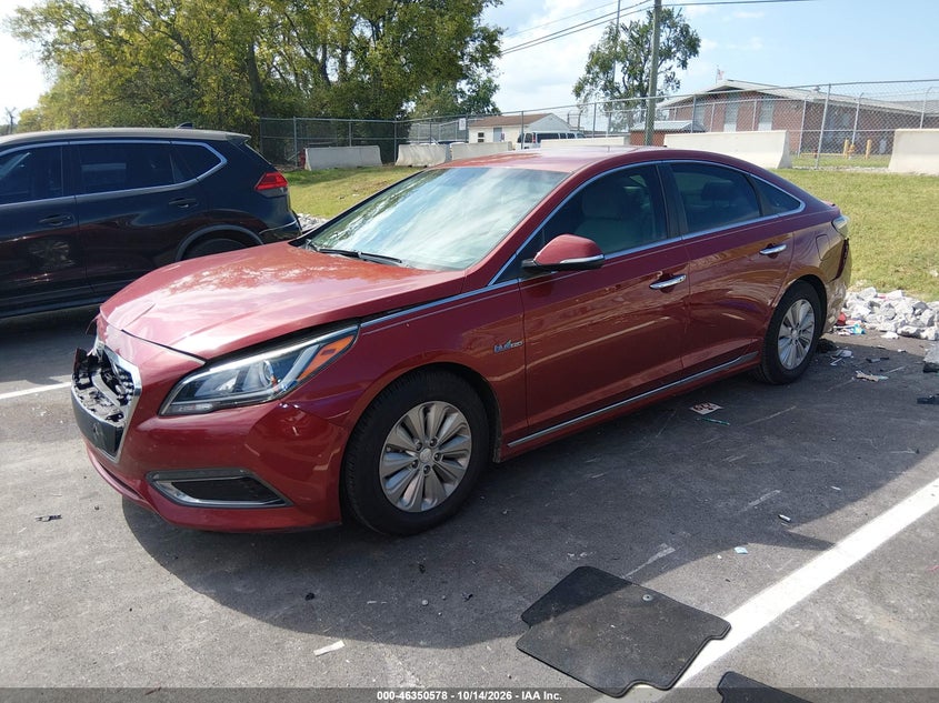2017 Hyundai Sonata Hybrid Se, Front & Rear, IAAI, VIN KMHE24L3XHA064447 — photo 2