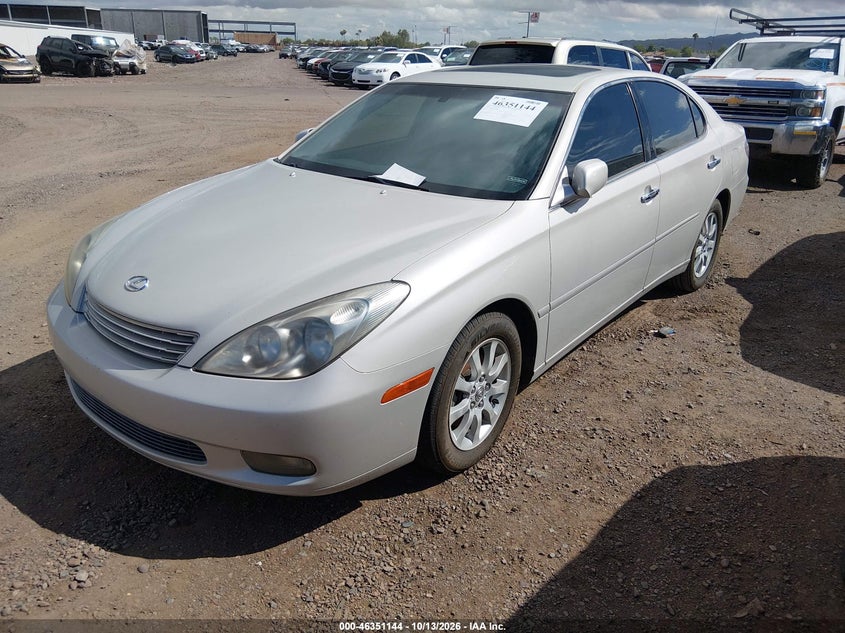 2002 Lexus Es 300, Normal Wear & Tear, IAAI, VIN JTHBF30G220008625 — photo 2
