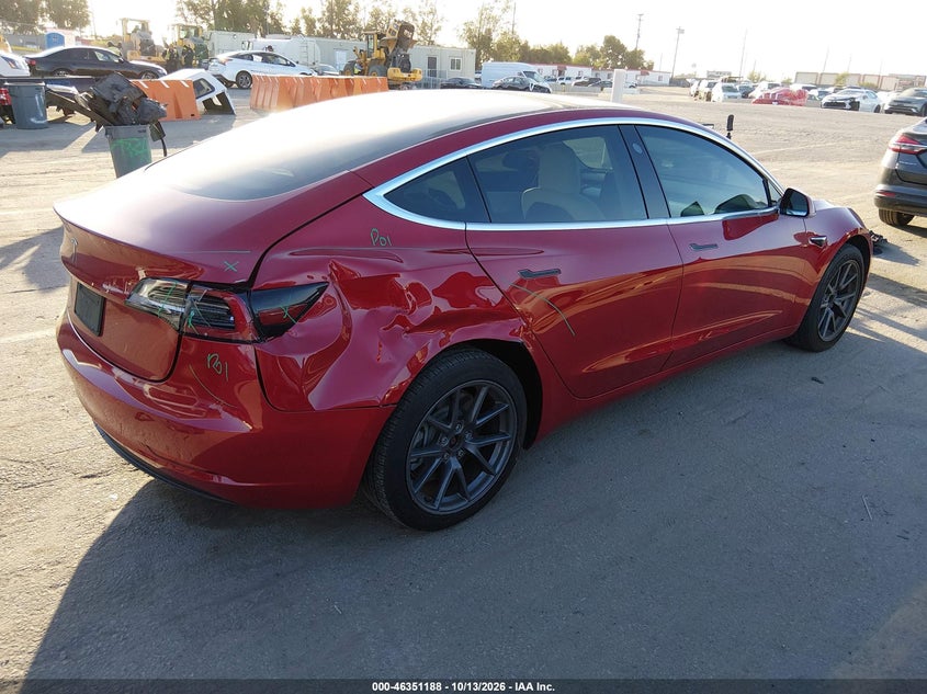 TESLA MODEL 3 - zdjęcie 4