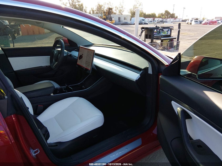 TESLA MODEL 3 - zdjęcie 5