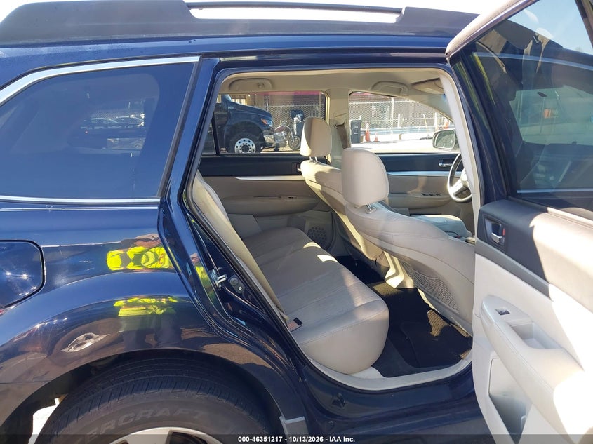 2013 SUBARU OUTBACK 2.5I PREMIUM · Photo 8