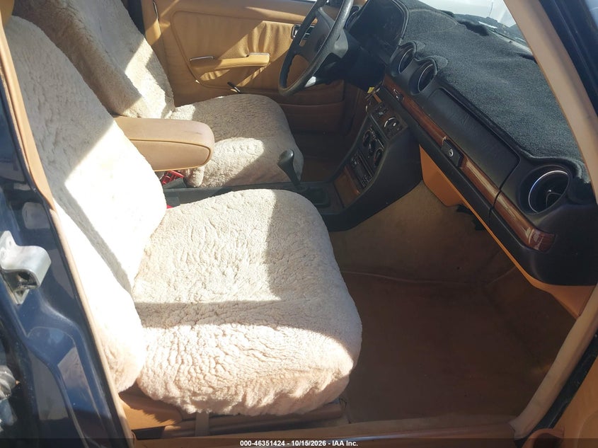 MERCEDES-BENZ 240 1983 VIN WDBAB23A5DB375793
