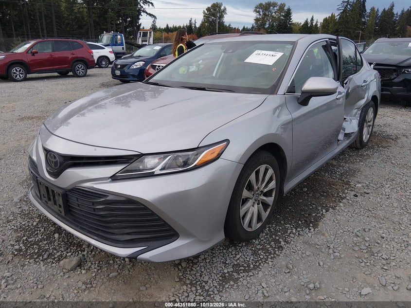2020 Toyota Camry Le, Левый бок, IAAI, VIN 4T1C11AKXLU363253 — фото 2