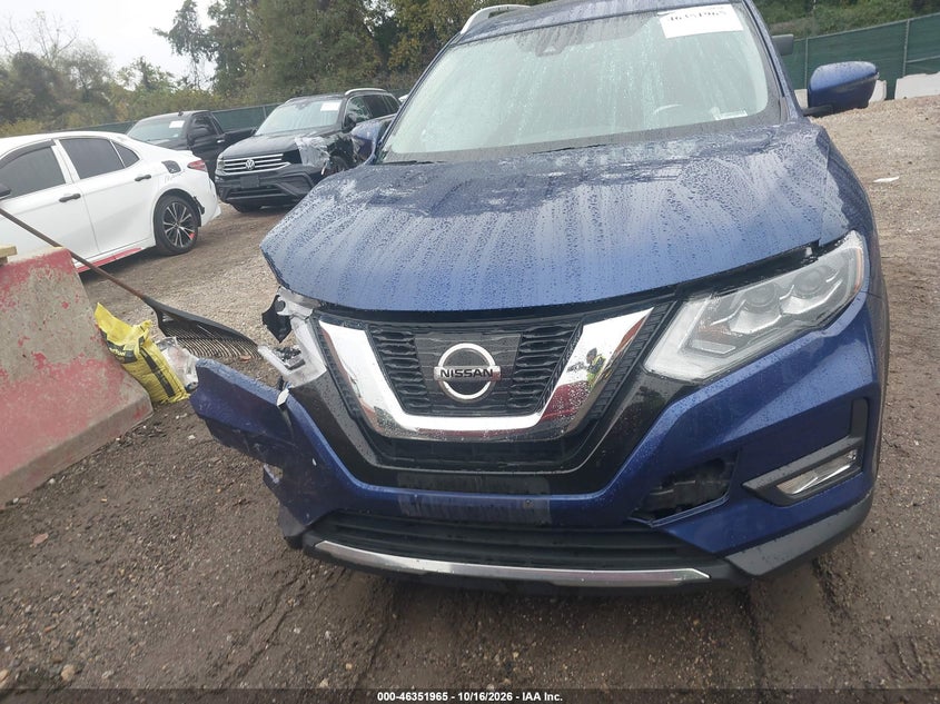 2017 NISSAN ROGUE SL · Photo 12