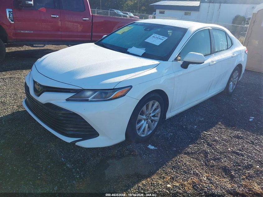2018 Toyota Camry Le, Правый бок, IAAI, VIN 4T1B11HK7JU604300 — фото 2