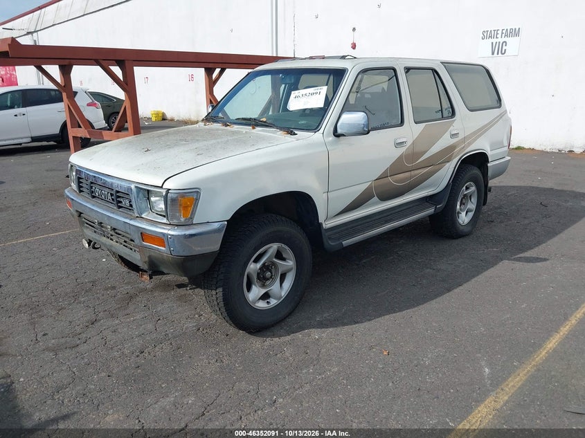 1990 Toyota 4Runner Vn39 Sr5, Normal Wear & Tear, IAAI, VIN JT3VN39W1L0046140 — photo 2