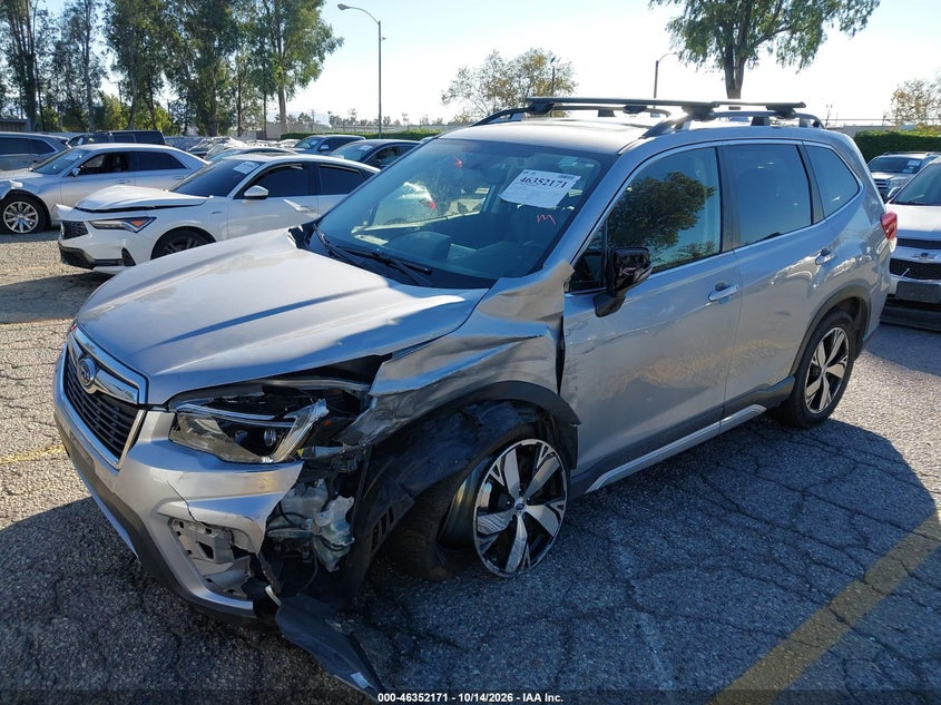 2021 Subaru Forester Touring, Левый бок, IAAI, VIN JF2SKAXC8MH465689 — фото 2