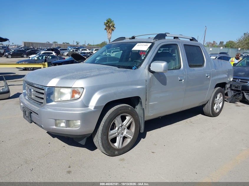 2013 Honda Ridgeline Rtl, Rear, IAAI, VIN 5FPYK1F58DB015639 — photo 2