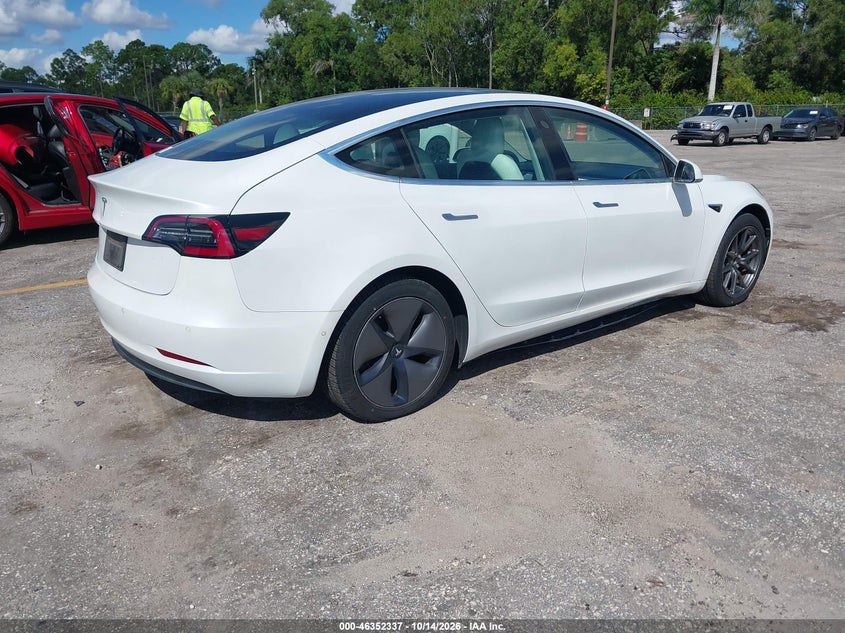 2020 TESLA MODEL 3 STANDARD RANGE PLUS REAR-WHEEL DRIVE/STANDARD RANGE REAR-WHEEL DRIVE · Фото 4