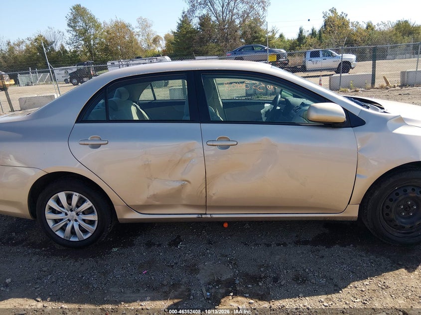 2012 TOYOTA COROLLA LE · Фото 14