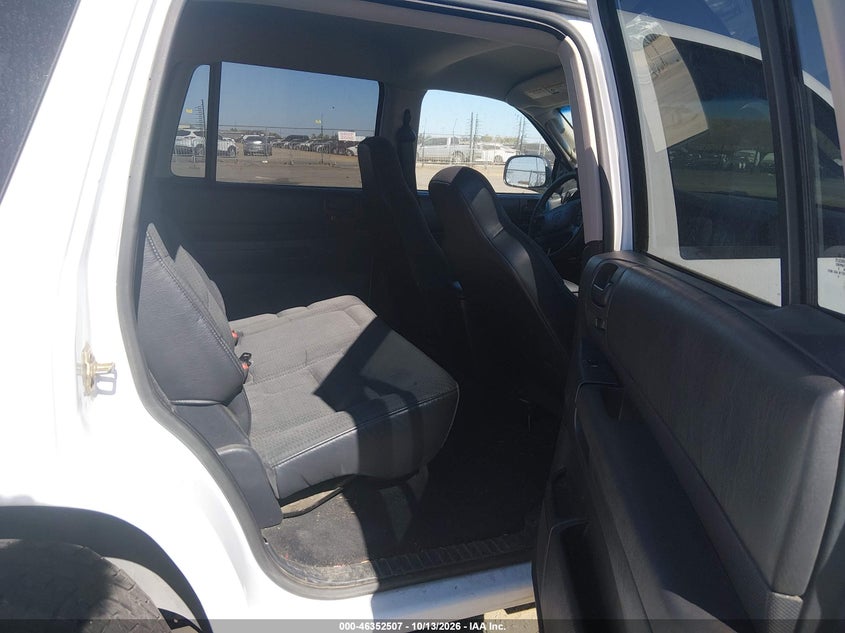 DODGE DURANGO 2002 VIN 1B4HS38N82F205321