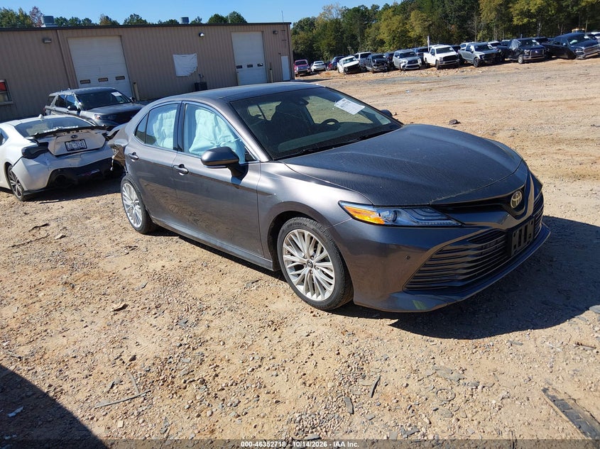 TOYOTA CAMRY - zdjęcie 1