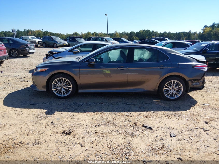TOYOTA CAMRY - zdjęcie 15