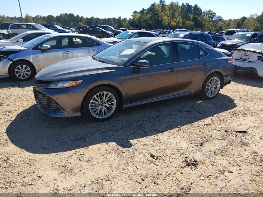 TOYOTA CAMRY - zdjęcie 2
