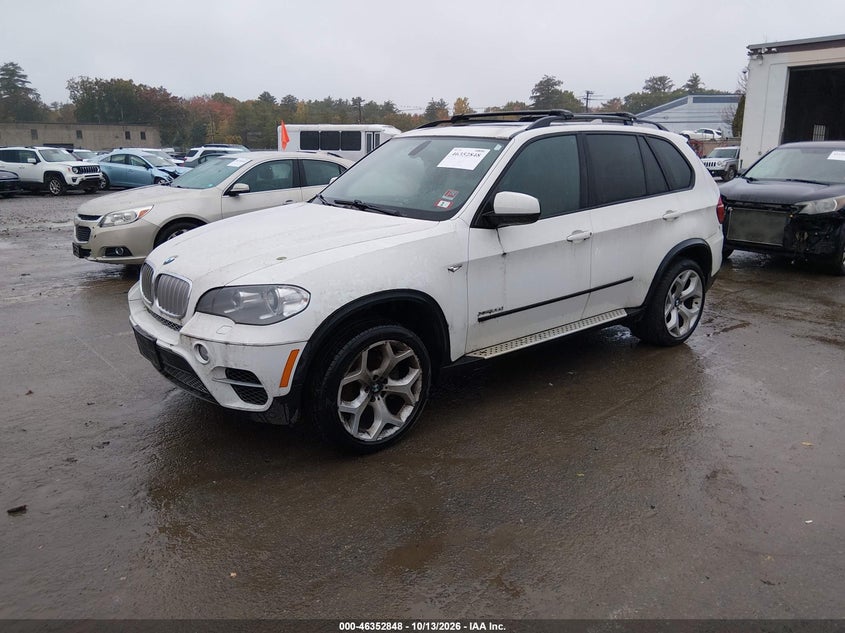 2013 BMW X5 xDrive35D, Normal Wear & Tear, IAAI, VIN 5UXZW0C55D0B96229 — photo 2