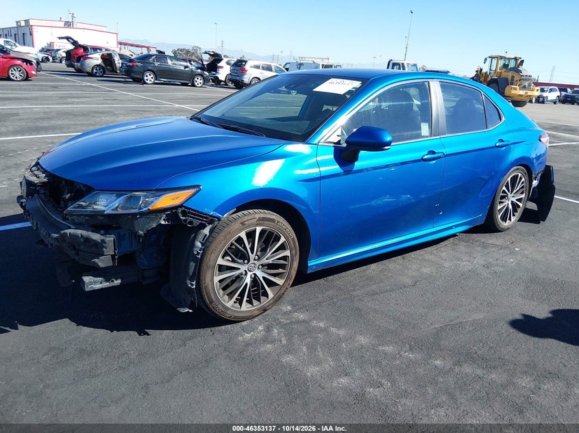 2020 Toyota Camry Le, Удар сзади, IAAI, VIN 4T1C11AK8LU306387 — фото 2