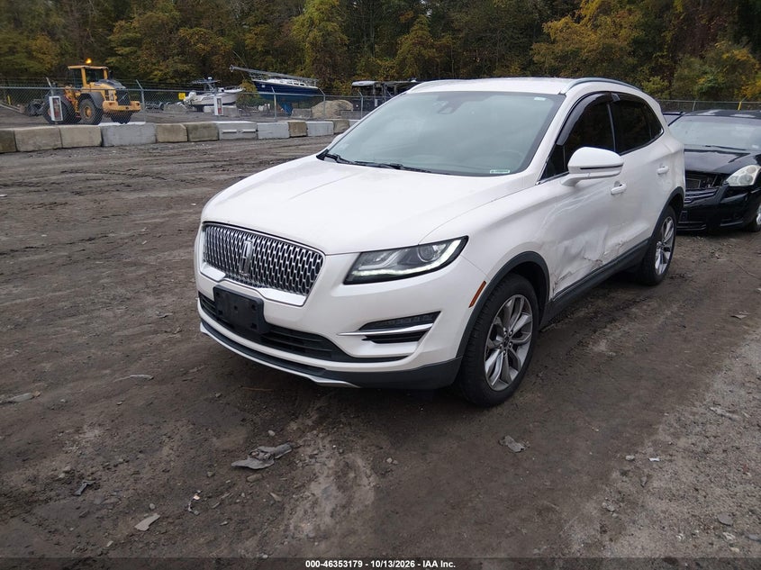 2019 LINCOLN MKC SELECT · Photo 2