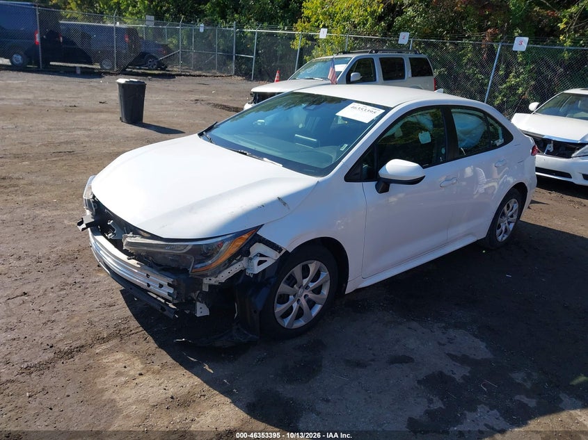 2021 Toyota Corolla Le, Right Front, IAAI, VIN 5YFEPMAEXMP247332 — photo 2