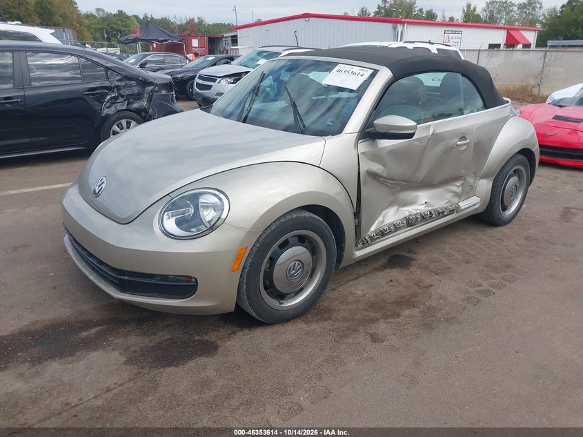 2015 Volkswagen Beetle 1.8T Classic, Неизвестно, IAAI, VIN 3VW517AT2FM818272 — фото 2