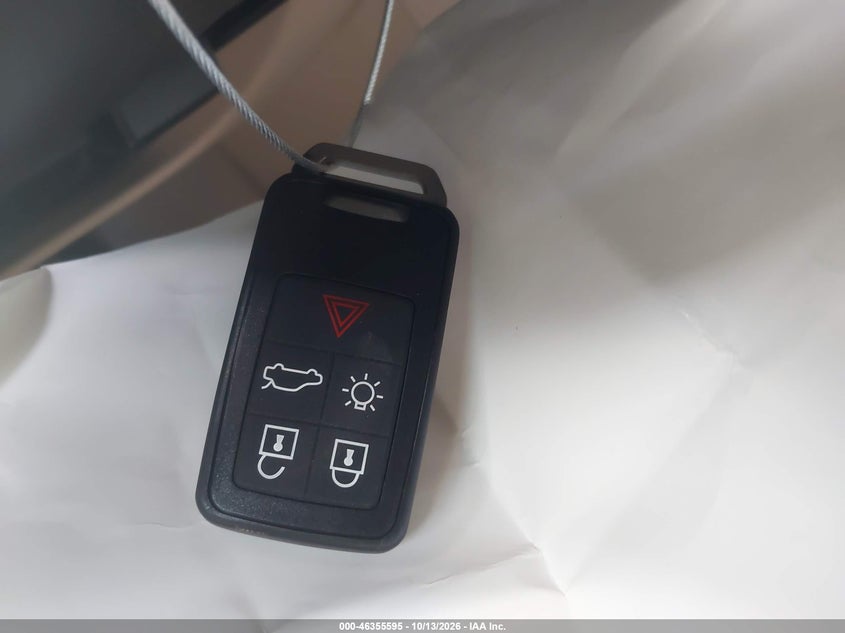 2014 VOLVO S60 T5 · Фото 11