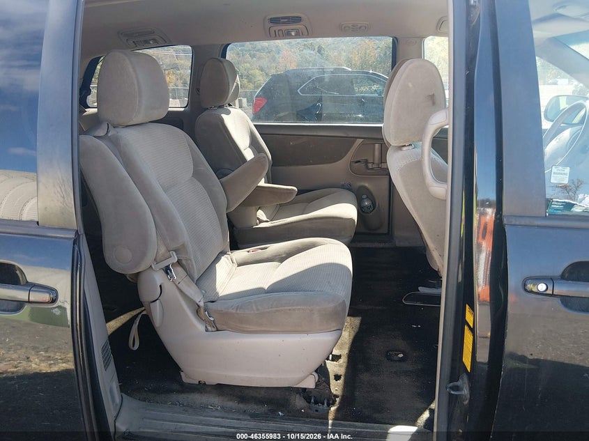 2009 TOYOTA SIENNA LE · Фото 8