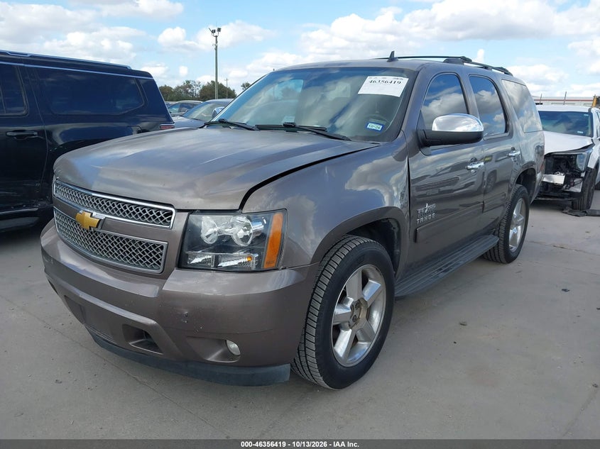 2013 Chevrolet Tahoe Ls, Перёд и зад, IAAI, VIN 1GNSCAE00DR331071 — фото 2