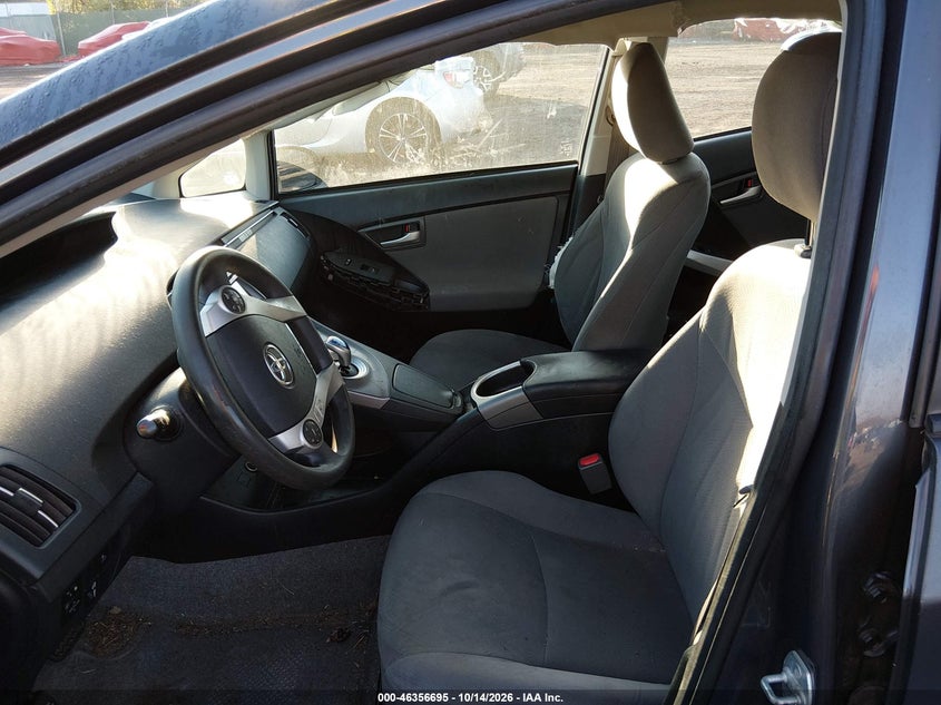 TOYOTA PRIUS - zdjęcie 5