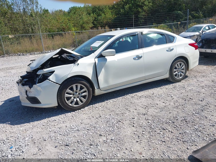 2016 Nissan Altima 2.5 S, Front End, IAAI, VIN 1N4AL3AP3GN304368 — photo 2