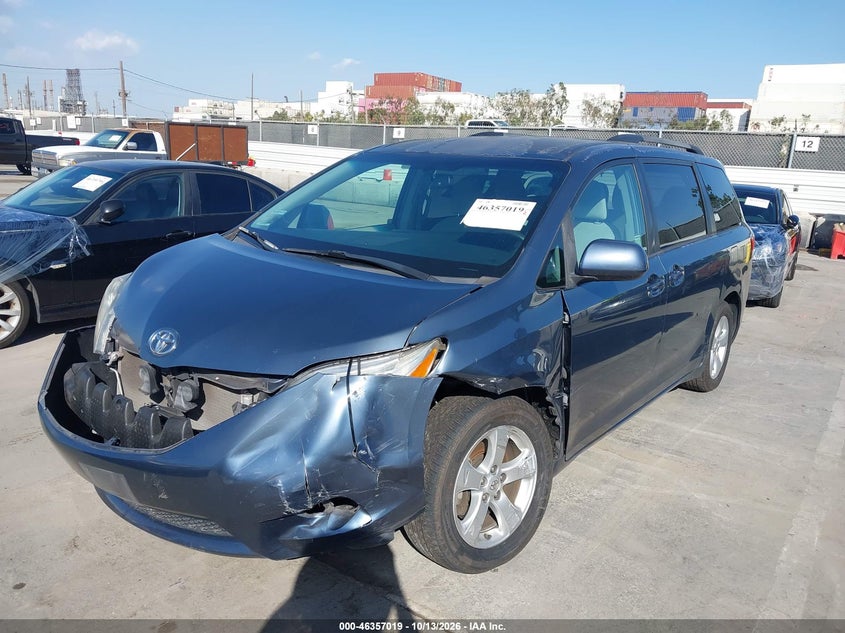 2016 Toyota Sienna Le 8 Passenger, Удар спереди, IAAI, VIN 5TDKK3DC3GS755689 — фото 2