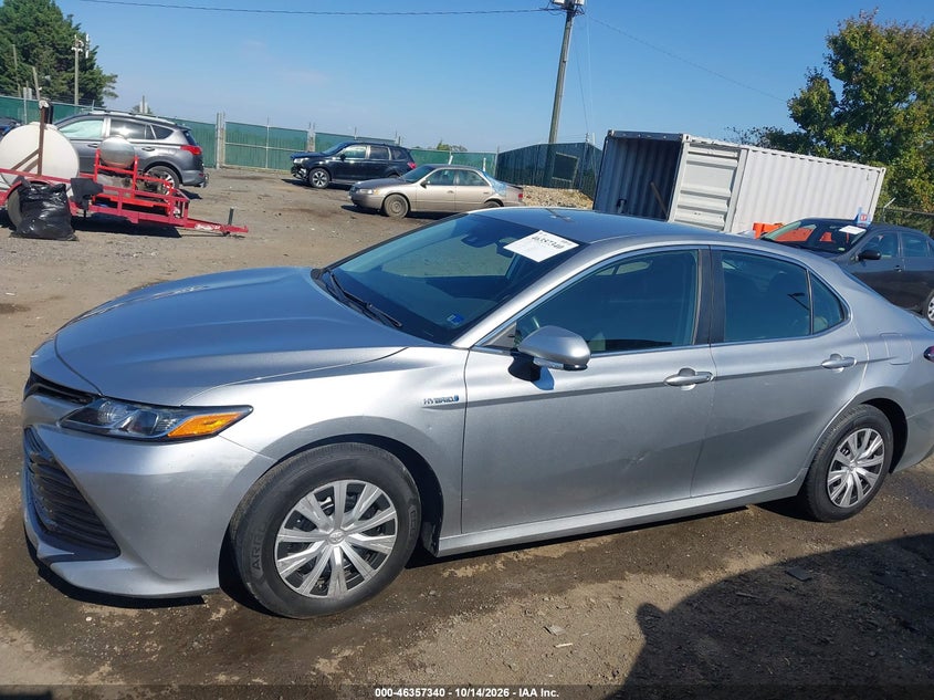 TOYOTA CAMRY HYBRID - zdjęcie 14
