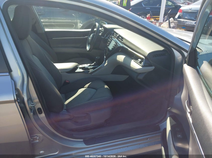 TOYOTA CAMRY HYBRID - zdjęcie 5
