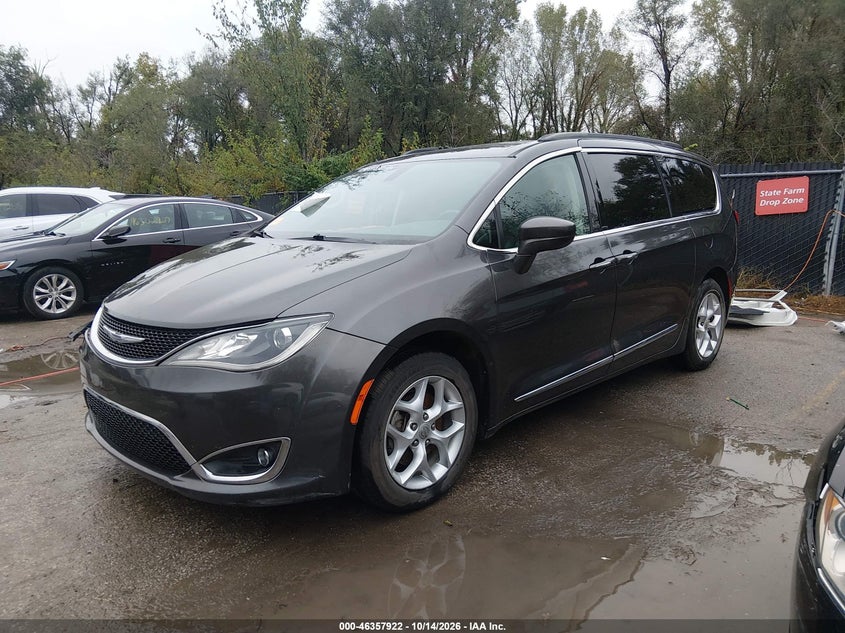 2017 Chrysler Pacifica Touring-L, Удар спереди, IAAI, VIN 2C4RC1BG9HR744616 — фото 2